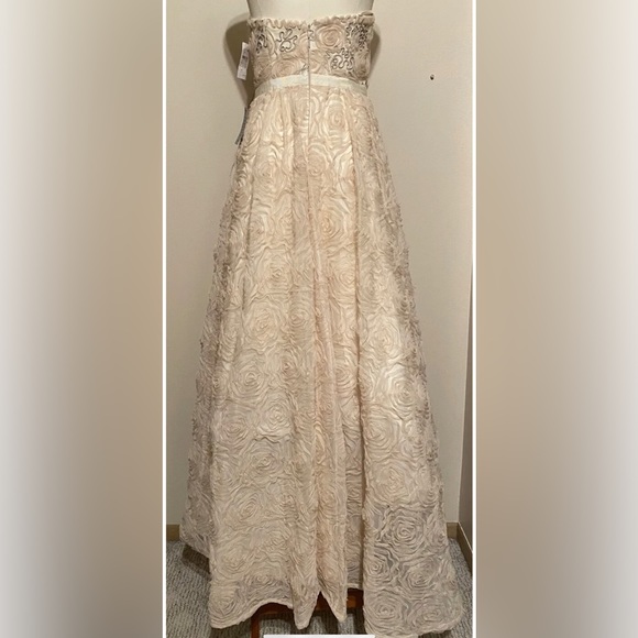 ADRIANNA PAPELL FORMAL GOWN IVORY STRAPLESS BALL GOWN FLOWERS NWT - Picture 8 of 12
